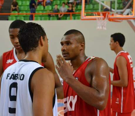 Leandrinho estaria na mira do Los Angeles Lakers Leandrinho estaria na mira do Los Angeles Lakers