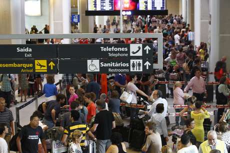 <p>Sagu&atilde;o do Aeroporto Santos Dumont, no Rio de Janeiro, costuma ficar lotado&nbsp;antes do feriad&atilde;o de Natal; viajar de madrugada pode ser vantajoso financeiramente</p>