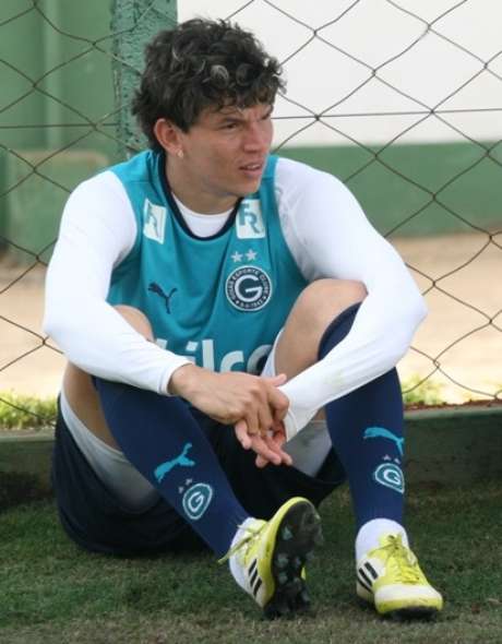 Júnior Viçosa trocou o Goiás pelo rival Atlético-GO <p>Júnior Viçosa trocou o Goiás pelo rival Atlético-GO</p>