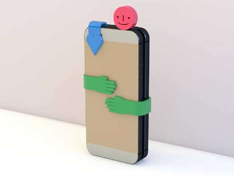Conjunto de peças de plástico impede que usuário use o smartphone Conjunto de peças de plástico impede que usuário use o smartphone