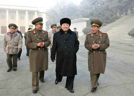Kim Jong-un visita área militar em local não especificado na Coreia do Norte Kim Jong-un visita área militar em local não especificado na Coreia do Norte
