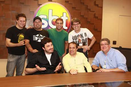 Marcos Kleine, Mingau, Léo Lins, Róger, Danilo Gentili , Fernando Pelegio e Leon Abravanel durante reunião no SBT Marcos Kleine, Mingau, Léo Lins, Róger, Danilo Gentili , Fernando Pelegio e Leon Abravanel durante reunião no SBT
