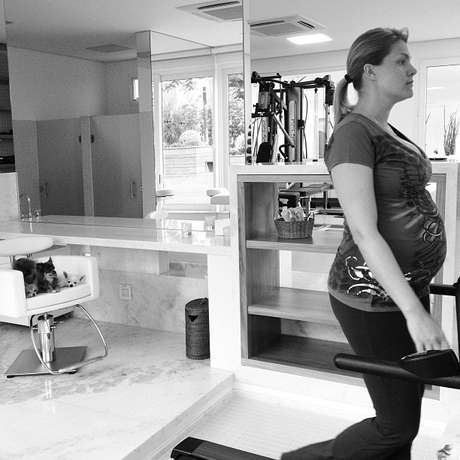 A apresentadora está grávida do marido, o empresário Alexandre Correa <p>A apresentadora está grávida do marido, o empresário Alexandre Correa</p>
