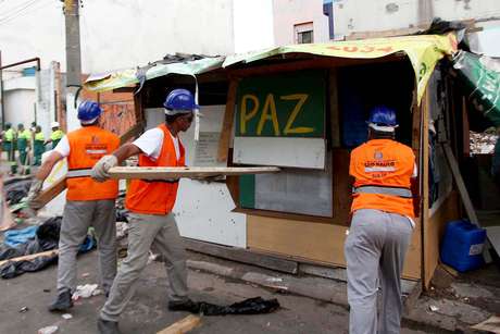 Funcionários da prefeitura, agentes sociais e policiais militares realizam operação para remoção de barracos montados na Cracolândia <p>Funcionários da prefeitura, agentes sociais e policiais militares realizam operação para remoção de barracos montados na Cracolândia</p>