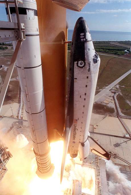 Ônibus espacial Columbia lançado em 2003: acidente causou a desintegração da espaçonave e a morte de sete astronautas Ônibus espacial Columbia lançado em 2003: acidente causou a desintegração da espaçonave e a morte de sete astronautas