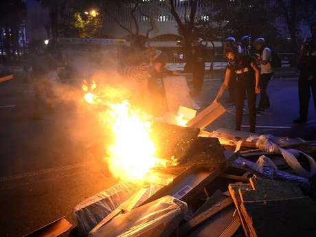 Protesto em São Paulo terminou em tumulto e com mais de 100 detidos em São Paulo <p>Protesto em São Paulo terminou em tumulto e com mais de 100 detidos em São Paulo</p>