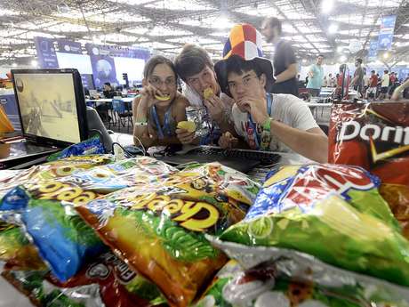 Grupo levou dezenas de salgadinhos para a Campus Party Grupo levou dezenas de salgadinhos para a Campus Party
