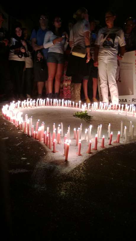 Durante o ato que lembrou um ano das 242 mortes ocorridas na Boate Kiss, na madrugada desta segunda-feira, familiares indignados com a conduta do Ministério Público ameaçaram ocupar a prefeitura e o Ministério Público, caso não haja justiça Durante o ato que lembrou um ano das 242 mortes ocorridas na Boate Kiss, na madrugada desta segunda-feira, familiares indignados com a conduta do Ministério Público ameaçaram ocupar a prefeitura e o Ministério Público, caso não haja justiça