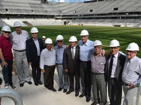 Ministro visitou estádio em Curitiba e notou avanços <p>Ministro visitou estádio em Curitiba e notou avanços</p>