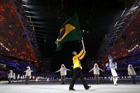 Jaqueline Mourão é a porta-bandeira do Brasil Jaqueline Mourão é a porta-bandeira do Brasil