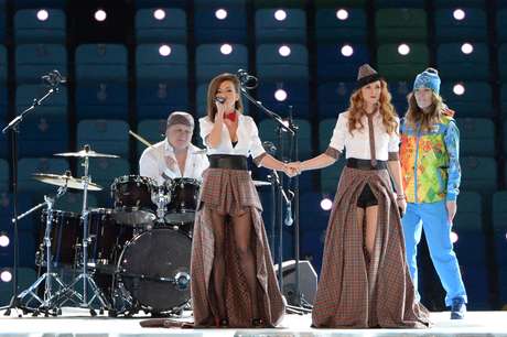 Garotas do t.A.T.u se apresentaram de mãos dadas em Sochi Garotas do t.A.T.u se apresentaram de mãos dadas em Sochi