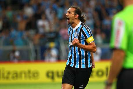 Pênalti duvidoso cobrado por Barcos foi bastante questionado pelos jogadores do Inter <p>Pênalti duvidoso cobrado por Barcos foi bastante questionado pelos jogadores do Inter</p>