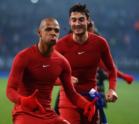 Fora da Seleção desde 2010, volante afirma que não paga o preço por expulsão contra a Holanda <p>Fora da Seleção desde 2010, volante afirma que não paga o preço por expulsão contra a Holanda</p>