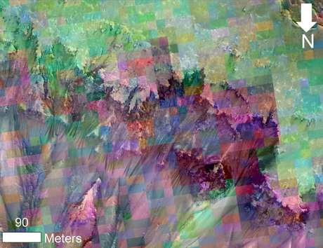 Esta imagem combina fotografia das marcas escuras que aparecem sazonalmente no solo do planeta com uma grade de cores com base em dados coletados por um espectrômetro de mapeamento mineral da mesma área <p>Esta imagem combina fotografia das marcas escuras que aparecem sazonalmente no solo do planeta com uma grade de cores com base em dados coletados por um espectrômetro de mapeamento mineral da mesma área</p>