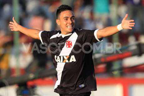 Montoya definiu o resultado com chute forte Montoya definiu o resultado com chute forte