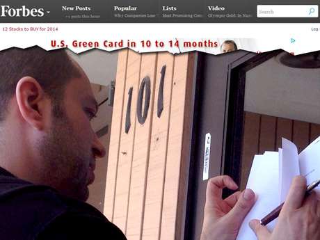 Jan Koum, cofundador da empresa assinando o contrato na porta do bem-estar social americano <p>Jan Koum, cofundador da empresa assinando o contrato na porta do bem-estar social americano</p>