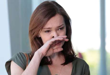Helena chora ao ver Laerte na faculdade de Luiza Helena chora ao ver Laerte na faculdade de Luiza