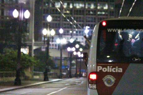 PM utilizou ônibus para levar os manifestantes detidos <p>PM utilizou ônibus para levar os manifestantes detidos</p>