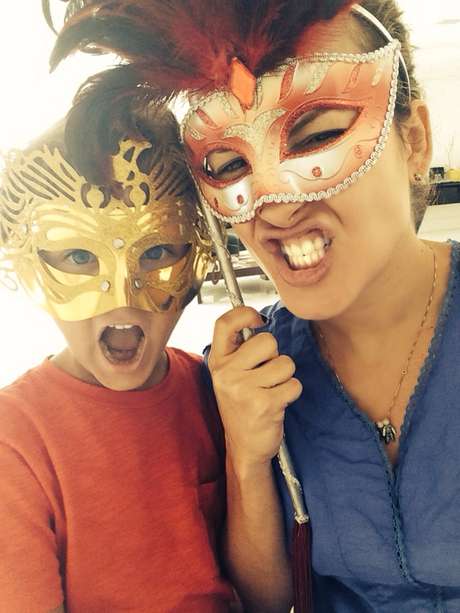 Claudia Leitte posa com o filho David em clima de Carnaval Claudia Leitte posa com o filho David em clima de Carnaval