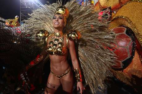 Sabrina Sato mostrou boa forma na avenida <p>Sabrina Sato mostrou boa forma na avenida</p>