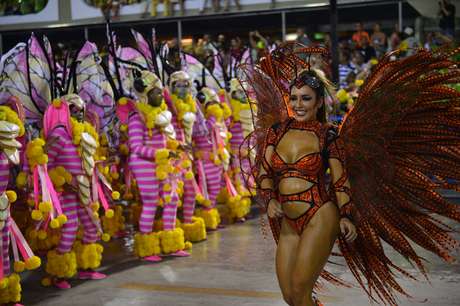 Desfile da Grande Rio no primeiro dia de desfiles na capital fluminense <p>Desfile da Grande Rio no primeiro dia de desfiles na capital fluminense</p>