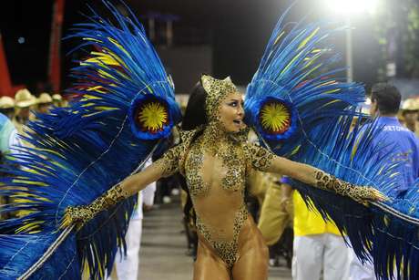 Fantasia de Sabrina Sato, rainha da bateria, chegou atrasada e de moto-táxi <p>Fantasia de Sabrina Sato, rainha da bateria, chegou atrasada e de moto-táxi</p>