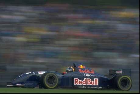 Cores da Red Bull já foram usadas na década de 90 pela Sauber (foto) Cores da Red Bull já foram usadas na década de 90 pela Sauber (foto)