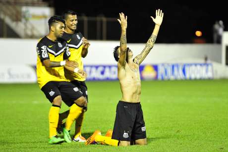 Rildo anotou o primeiro gol com a camisa do Santos