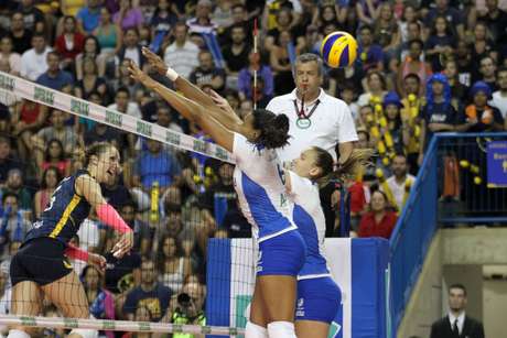Equipe do Vôlei Amil fez valer o mando de quadra e venceu o Unilever no duelo pelo 2º lugar Equipe do Vôlei Amil fez valer o mando de quadra e venceu o Unilever no duelo pelo 2º lugar