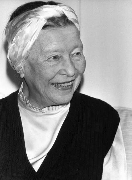 AFP Escritora Simone de Beauvoir, em foto de 22 de abril de 1983, em Paris