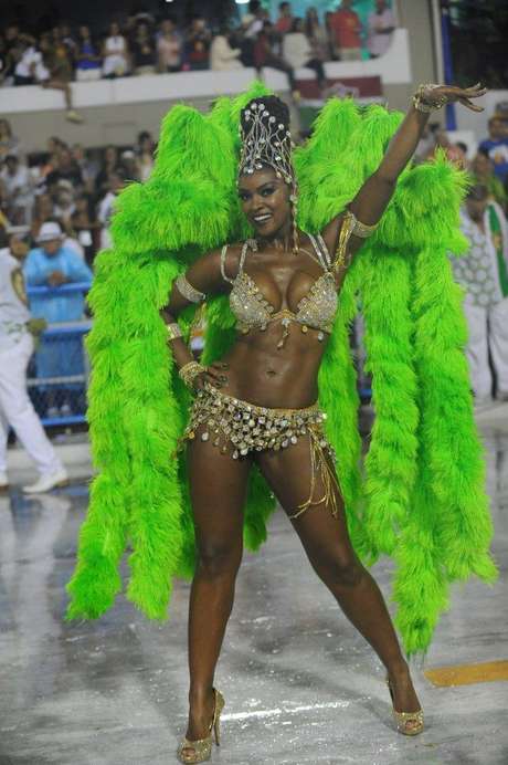 A atriz Cris Vianna é rainha de bateria da Imperatriz Leopoldinense <p>A atriz Cris Vianna é rainha de bateria da Imperatriz Leopoldinense</p>