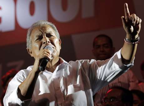 "Parabéns à presidente Dilma Rousseff e ao povo brasileiro pela vitória eleitoral neste dia", escreveu Salvador Sanchez Cerén, presidente de El Salvador <p>"Parabéns à presidente Dilma Rousseff e ao povo brasileiro pela vitória eleitoral neste dia", escreveu Salvador Sanchez Cerén, presidente de El Salvador </p>