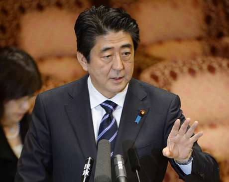 Medida foi insistentemente promovida pelo primeiro-ministro Shinzo Abe, apesar da rejeição de boa parte da opinião pública no Japão e de membros da coalizão governante <p>Medida foi insistentemente promovida pelo primeiro-ministro Shinzo Abe, apesar da rejeição de boa parte da opinião pública no Japão e de membros da coalizão governante</p>