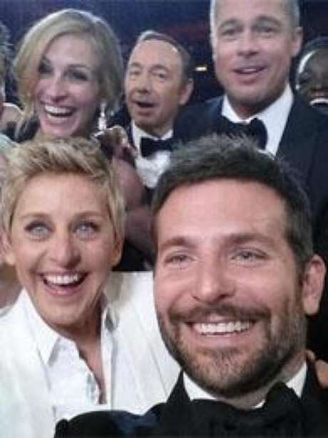A selfie mais retuitada da história, foi caracterizada por Ellen DeGeneres e artistas concorrentes ao Oscar 2014 <p>A selfie mais retuitada da história, foi caracterizada por Ellen DeGeneres e artistas concorrentes ao Oscar 2014</p>