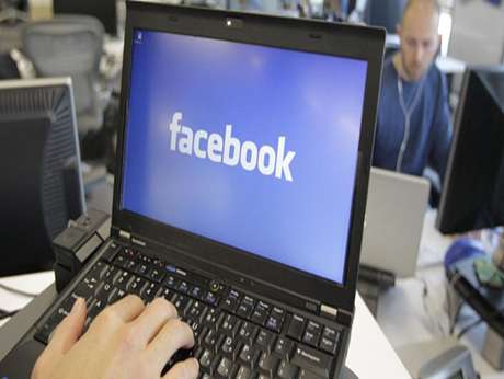 O Facebook está se preparando para uma disputa com o Twitter que dominou os últimos grandes eventos ao vivo, especialmente após o Oscar 2014 <p>O Facebook está se preparando para uma disputa com o Twitter que dominou os últimos grandes eventos ao vivo, especialmente após o Oscar 2014</p>