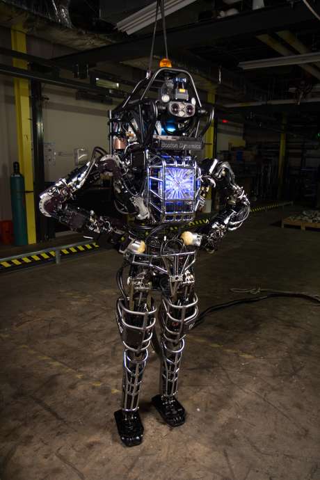 Robô humanoide criado pela Boston Dynamics e a Agência de Projetos Avançados de Defesa dos EUA Robô humanoide criado pela Boston Dynamics e a Agência de Projetos Avançados de Defesa dos EUA
