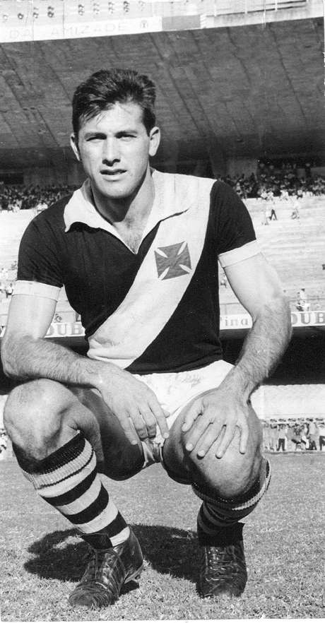 Ex-zagueiro fez história no Vasco com três títulos cariocas <p>Ex-zagueiro fez história no Vasco com três títulos cariocas</p>