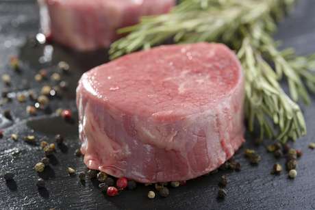 Pesquisa diz que comer carne tem a ver com posição política e necessidade de manter tradições Pesquisa diz que comer carne tem a ver com posição política e necessidade de manter tradições