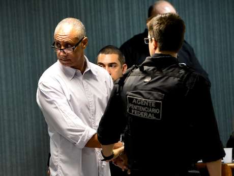 <p>O tenente-coronel da Pol&iacute;cia Militar Claudio Luiz Silva Oliveira &eacute; acusado de ser o mentor do assassinato da ju&iacute;za Patr&iacute;cia Acioli em 11 de agosto de 2011. Patr&iacute;cia, 47 anos, era ju&iacute;za titular da 4&ordf; Vara Criminal da Comarca de S&atilde;o Gon&ccedil;alo, na Regi&atilde;o Metropolitana do Rio, quando foi morta na porta de casa.&nbsp;Leia mais -</p>