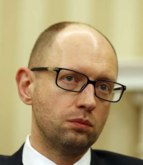 Yatseniuk declarou que a Ucrânia poderá responder militarmente a qualquer tentativa russa de anexar as regiões do leste pró-russo da Ucrânia <p>Yatseniuk declarou que a Ucrânia poderá responder militarmente a qualquer tentativa russa de anexar as regiões do leste pró-russo da Ucrânia</p>