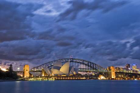Getty Images <p><strong>Austrália</strong><br />Uma das sete maravilhas naturais do mundo e um dos itens na Lista do Patrimônio Mundial da UNESCO, a Great Barrier Reef é imperdível no país. Ela tem 344 km de área e possui o maior ecossistema de recife de coral do mundo. Cerca de 600 ilhas continentais, 3 mil recifes e aproximadamente 150 ilhas costeira fazem parte da área. No entanto, os moradores de Wollongong estariam na parte mais feliz. Área de golfe e o Nan Tien, maior templo budista no hemisfério sul, estão lá</p>