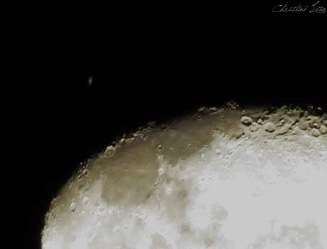Christine Leão / vc repórter <p>Saturno foi visto logo após ser ocultado pela Lua em Fortaleza; imagem registrada no bairro Farias Brito</p>