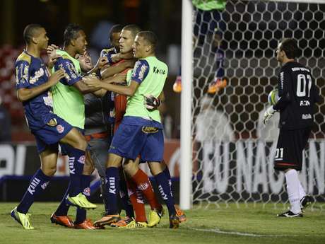 São Paulo caiu para o Penapolense nos pênaltis <p>São Paulo caiu para o Penapolense nos pênaltis</p>