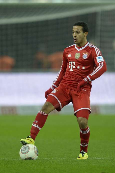 Thiago Alcantara se machucou durante jogo do Bayern Thiago Alcantara se machucou durante jogo do Bayern