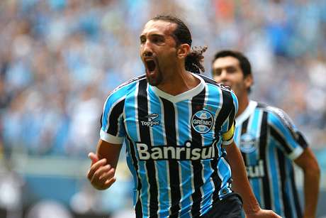 Barcos comemora gol do Grêmio Barcos comemora gol do Grêmio