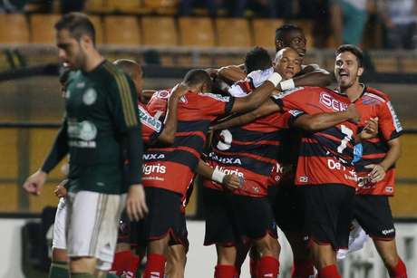 Jogadores do Ituano fazem festa no Pacaembu Jogadores do Ituano fazem festa no Pacaembu