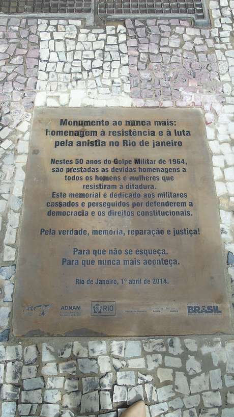 Segundo a artista plástica Cristina Pozzobon, que criou a obra, a história dos militares cassados durante a ditadura não é tão conhecida pela população Segundo a artista plástica Cristina Pozzobon, que criou a obra, a história dos militares cassados durante a ditadura não é tão conhecida pela população