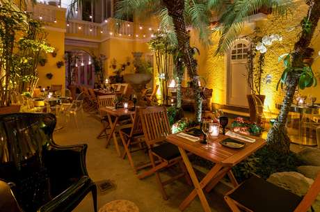 O restaurante do ator Jorge de Sá fica em um casarão dos anos 1970 localizado no bairro de Ipanema, no Rio de Janeiro. O Riso Bistrô é requintado e destaca-se pelo belo jardim e por um salão de design arrojado O restaurante do ator Jorge de Sá fica em um casarão dos anos 1970 localizado no bairro de Ipanema, no Rio de Janeiro. O Riso Bistrô é requintado e destaca-se pelo belo jardim e por um salão de design arrojado