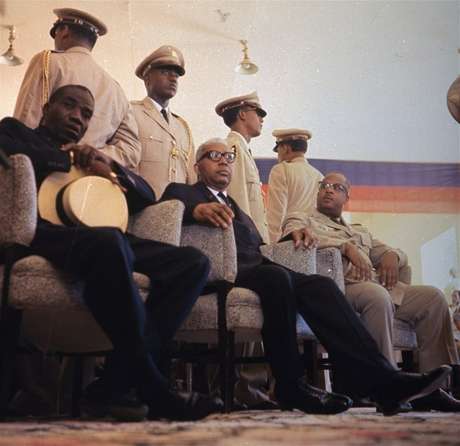 François Duvalier, o Papa Doc, em foto tirada em 1963, um ano antes de anunciar sua presidência vitalícia <p>François Duvalier, o Papa Doc, em foto tirada em 1963, um ano antes de anunciar sua presidência vitalícia</p>