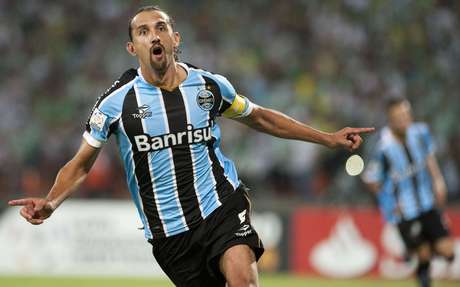 Barcos fez um belo gol para fechar o marcador na Colômbia Barcos fez um belo gol para fechar o marcador na Colômbia